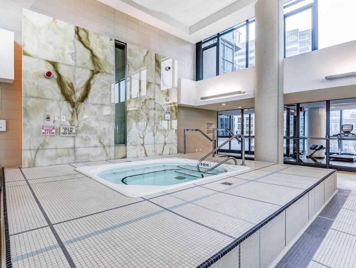 Downtown Toronto+Free Parking+Cn Tower View Apartment Luaran gambar
