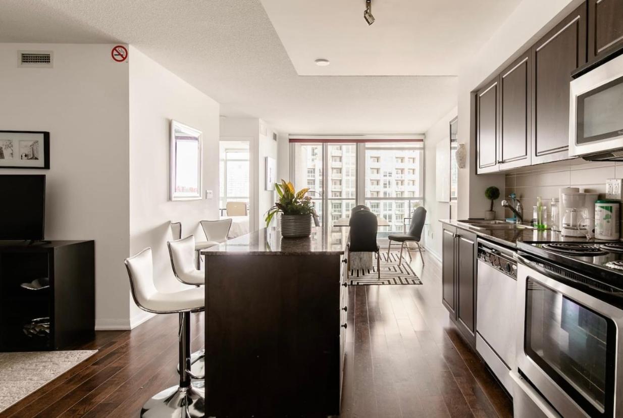 Downtown Toronto+Free Parking+Cn Tower View Apartment Luaran gambar