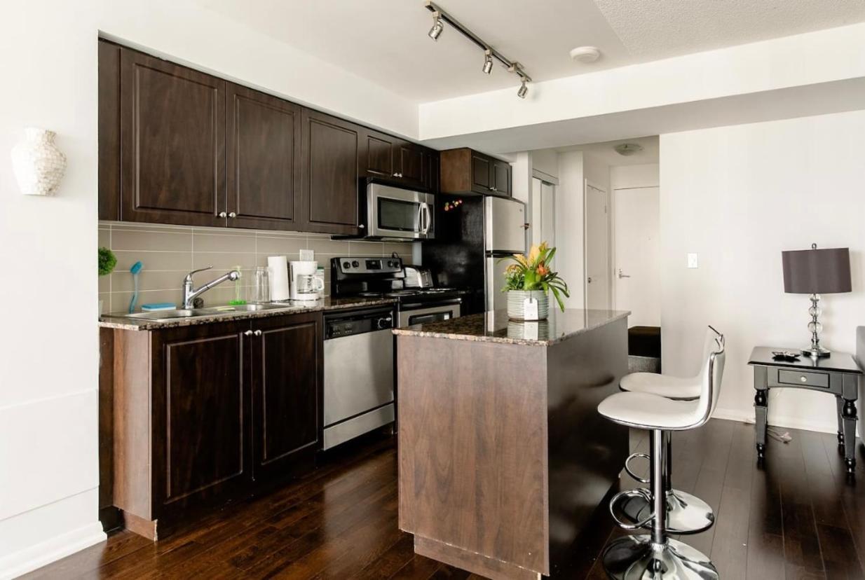 Downtown Toronto+Free Parking+Cn Tower View Apartment Luaran gambar
