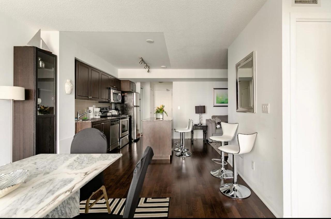 Downtown Toronto+Free Parking+Cn Tower View Apartment Luaran gambar
